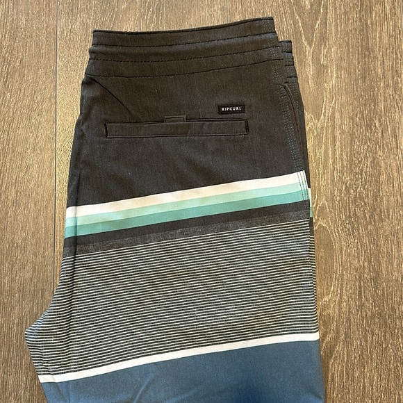 Ripcurl Men’s Bathing Suit - Picture 3 of 3